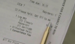 Bà mẹ thông minh biến đơn hàng Pizza thành lời cầu cứu